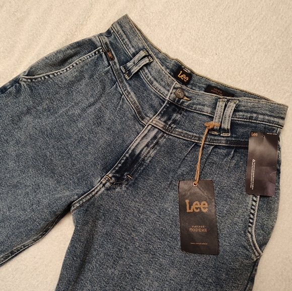 💙NWT Lee Modern Vintage High Rise No Stretch, Pleated Mom Jean, Acid Wash, 29 - Picture 6 of 15